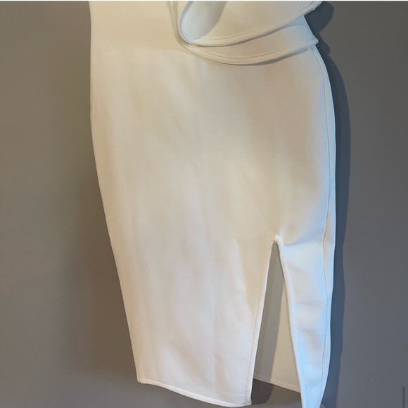 White Bodycon Ruffle One Shoulder Dress | SZ S - Picture 6 of 16
